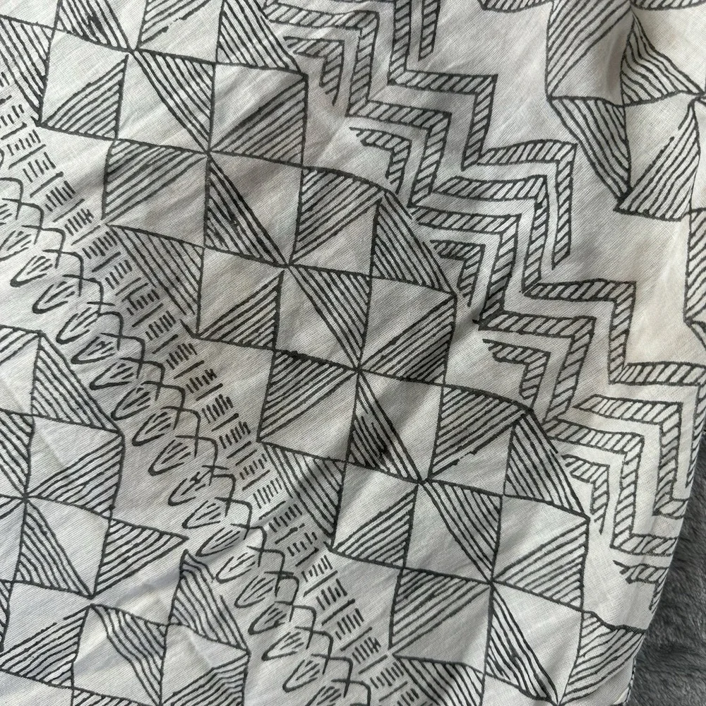 Rectangular Scarf Black & White Geometric Tribal Pattern NEW
